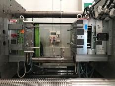 MOLDING MACHINE 